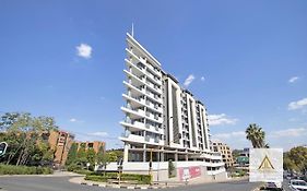 Kmg Apartments At The Apex